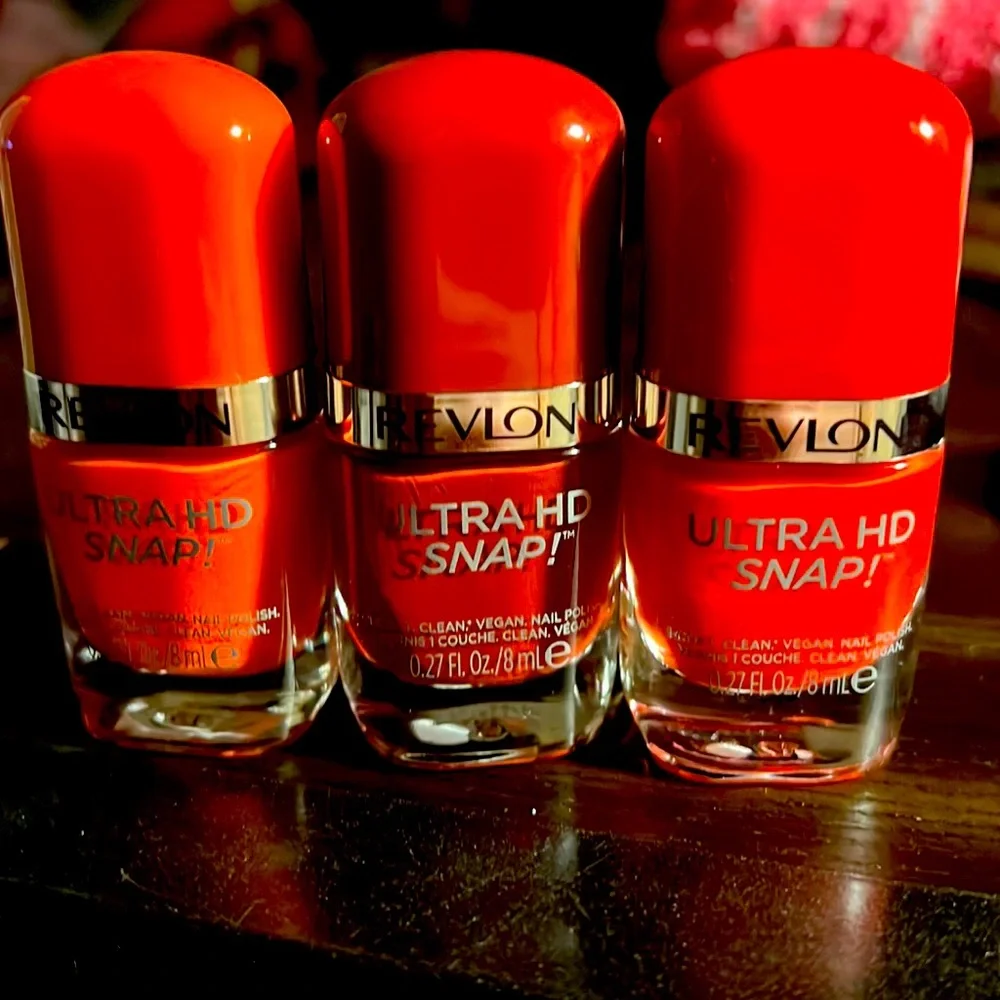 REVLON - Picture 1 of 5